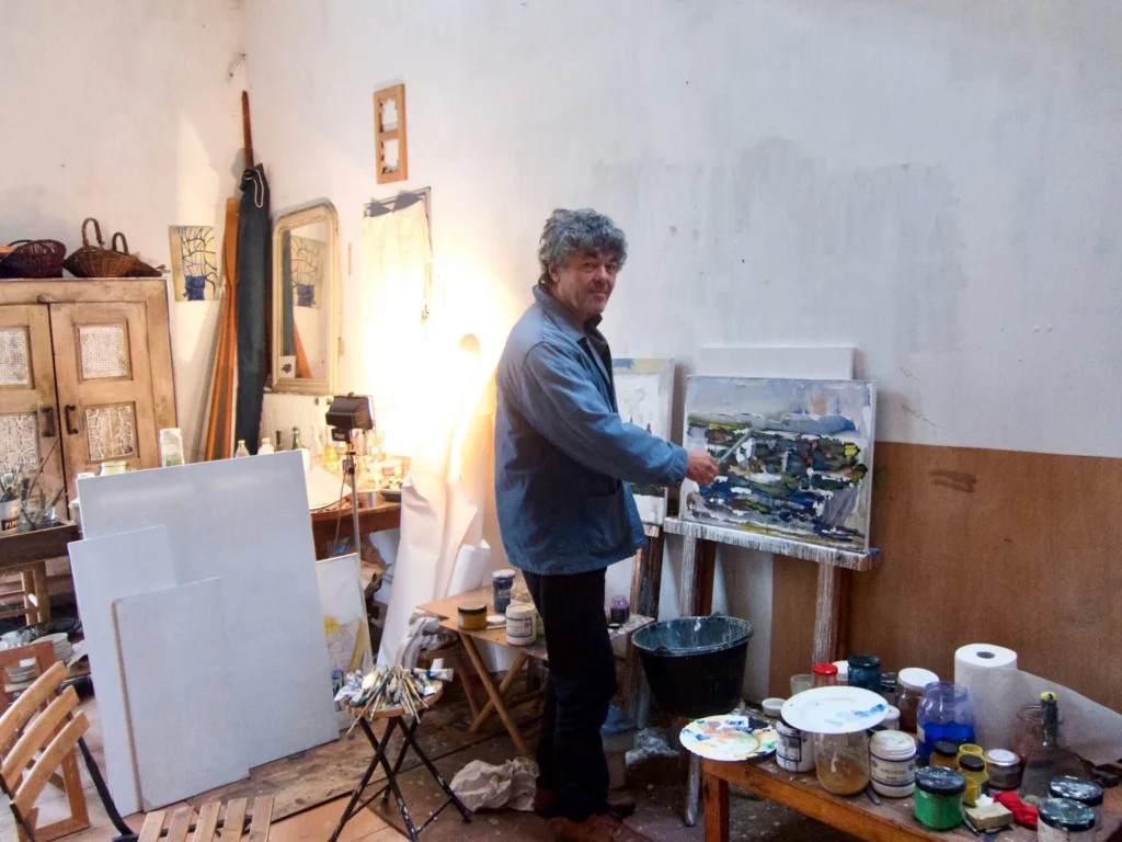 Jean-Marc Vallin dans son atelier de Saint-Pierre Azif